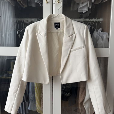 Blazer corto crema ZARA