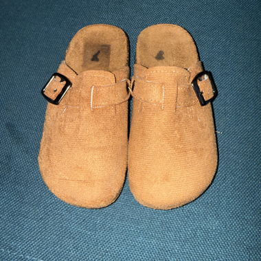 Braune Clogs aus Leder