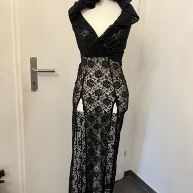 Schwarzes Spitzen-Kleid