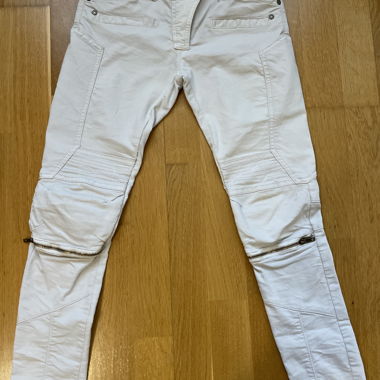 Weisse Damenhose mit Zip-Details