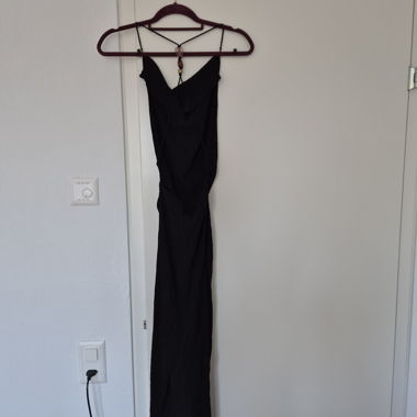 Zara schwarzes, figurbetontes Sommer-Maxikleid