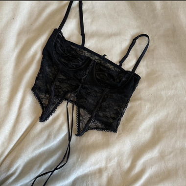 Top corsetto in pizzo nero