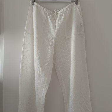 Weiße Hose mit Muster