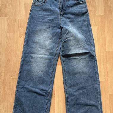 Jeans blu a taglio ampio