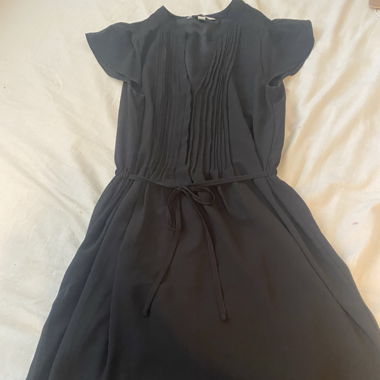 Schwarzes Kleid