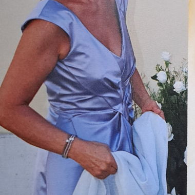Lavendelblaue Satin-Kleid