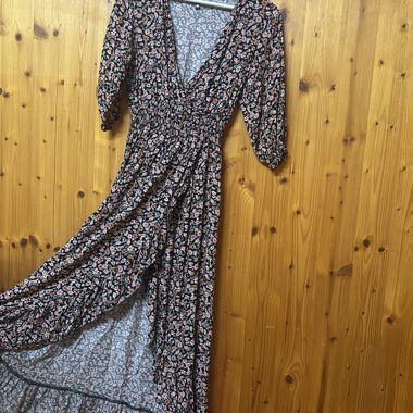 langes Chicorée Sommerkleid mit Schlitz