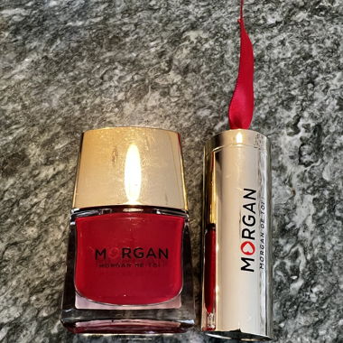 Red kit: Nagellack und Lippenstift 
