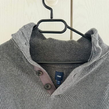 Pullover der Marke GAP