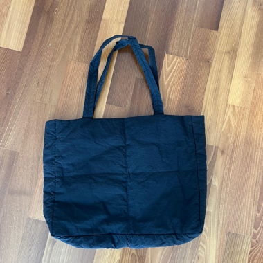 Schwarze gepolsterte Tote Bag