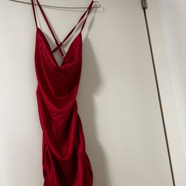 Rückenfreies Kleid