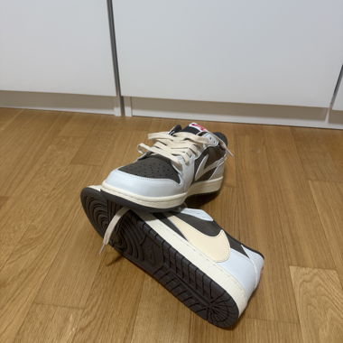 Jordan Travis Scott Nike reverse mocca