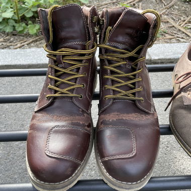 Braune Lederstiefel