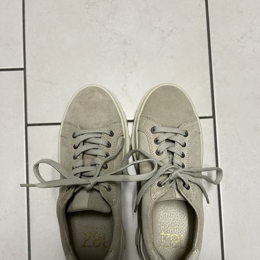 Sneaker der Marke 1874