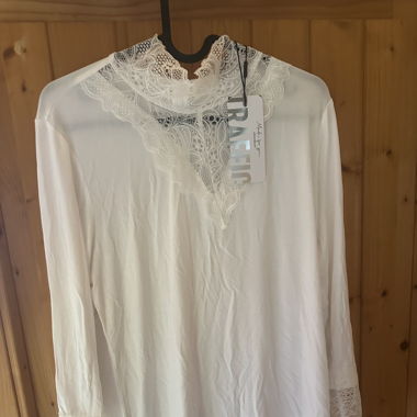 Pull blanc dentelle