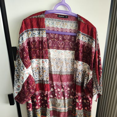 Kimono bunt, hauptsächlich rot