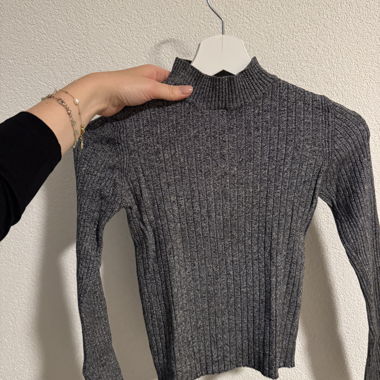Maglione in maglia a coste Bershka