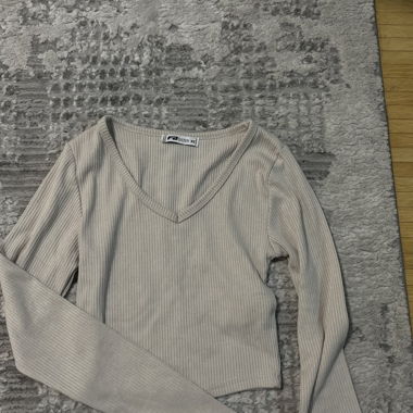 Ribbed V-Neck Longsleeve