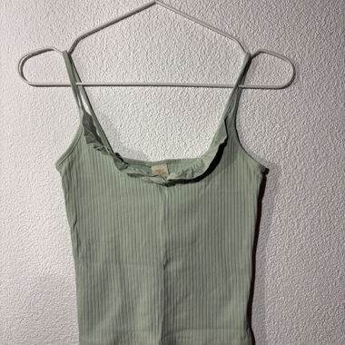 Grunes Rippen-Tanktop