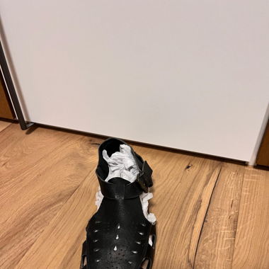 schwarze Sandalen