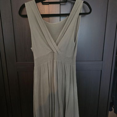 Sleeveless green dress 
