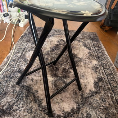 Small foldable chair