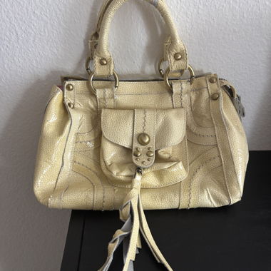 Gelbe Handtasche