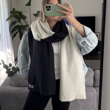 Écharpe noir et blanc de John Smedley
