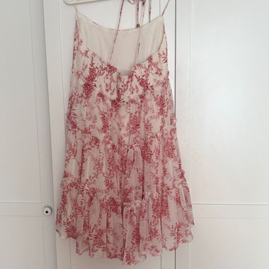 Vestito estivo rosa con motivo floreale