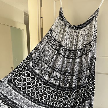 long Skirt black and white