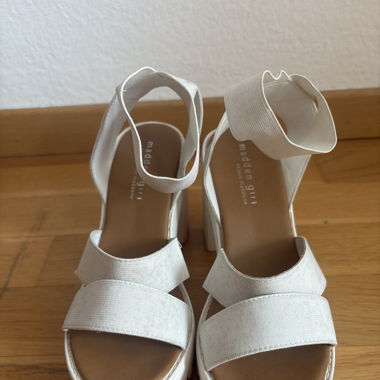 weisse Absatzschuhe