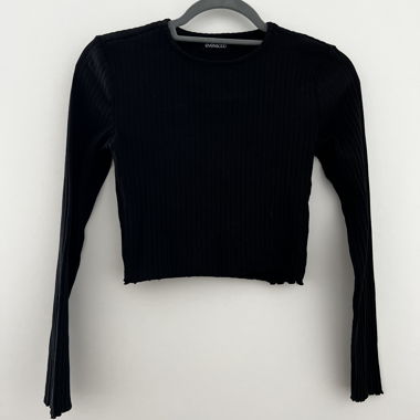 Pull court noir