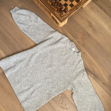 Maglione di maglia grigio
