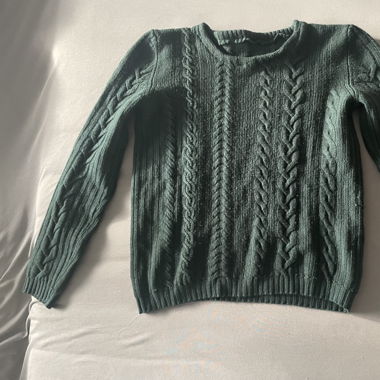 Dunkelgrüner Wollpullover 