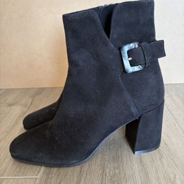 Black ankle boots in genuine leather