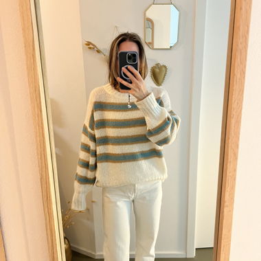 Gestreifter Strickpullover