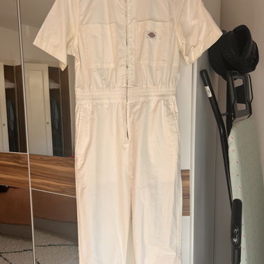 Weiße Dickies-Overall mit kurzen Ärmeln