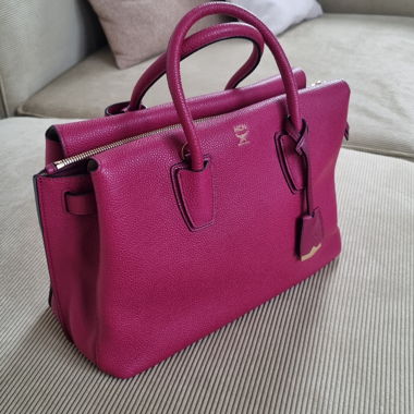 Sac à main en cuir rose MCM