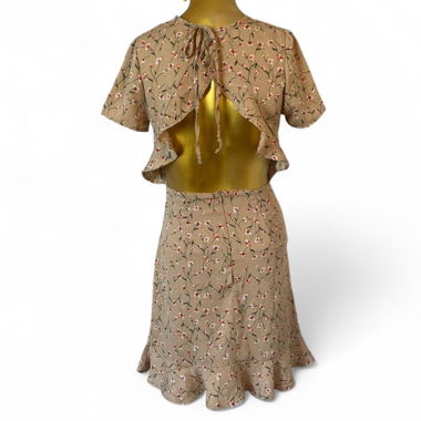 Robe fleurie, dos nu