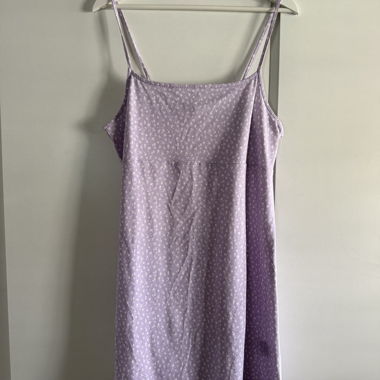 Robe à bretelles violette à motif floral, Grösse L