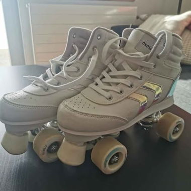 Rollschuhe in Weiss