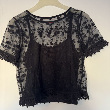 Blouse noire en dentelle