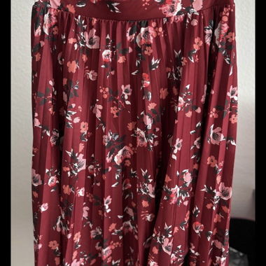 Burgundy Floral Skirt Gr. 38