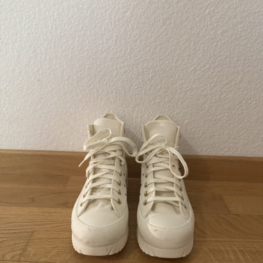 Neuer- weisser-Convers mit Herzchen