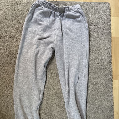 Gray jogging 