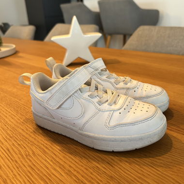 Nike Kinder Turnschuhe Gr. 28 Weiss