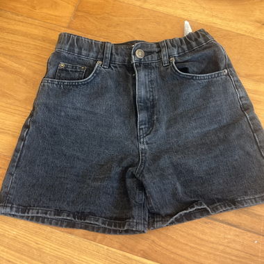 Schwarze kurze hosen