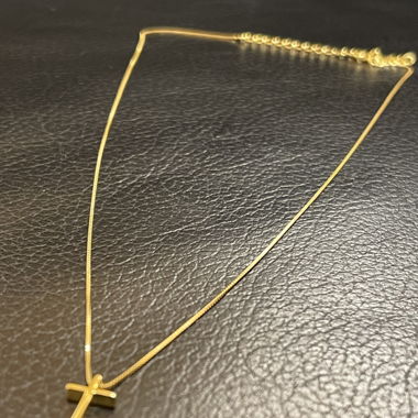 Catena placcata oro con ciondolo a croce