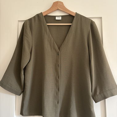Blouse olive à manches 3/4