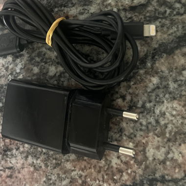 Ladekabel 1m IPhone und Adapter und AirTag
